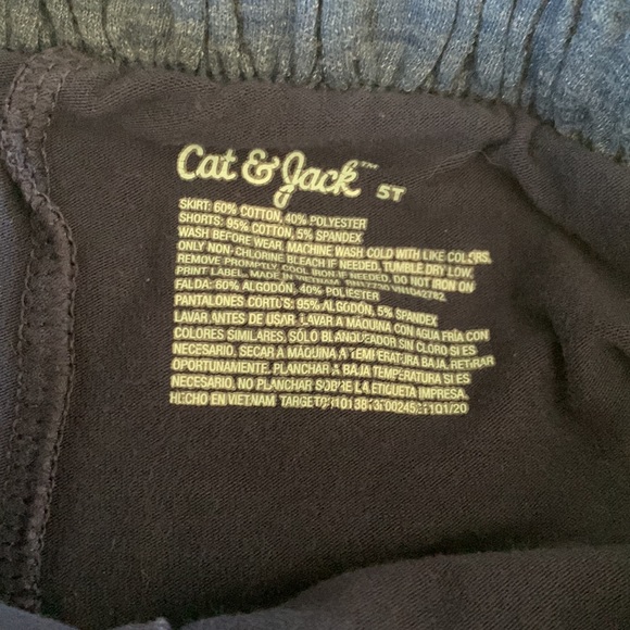 Girls skirt with built in shorts - Picture 4 of 5